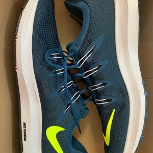 Nike quest running shoes